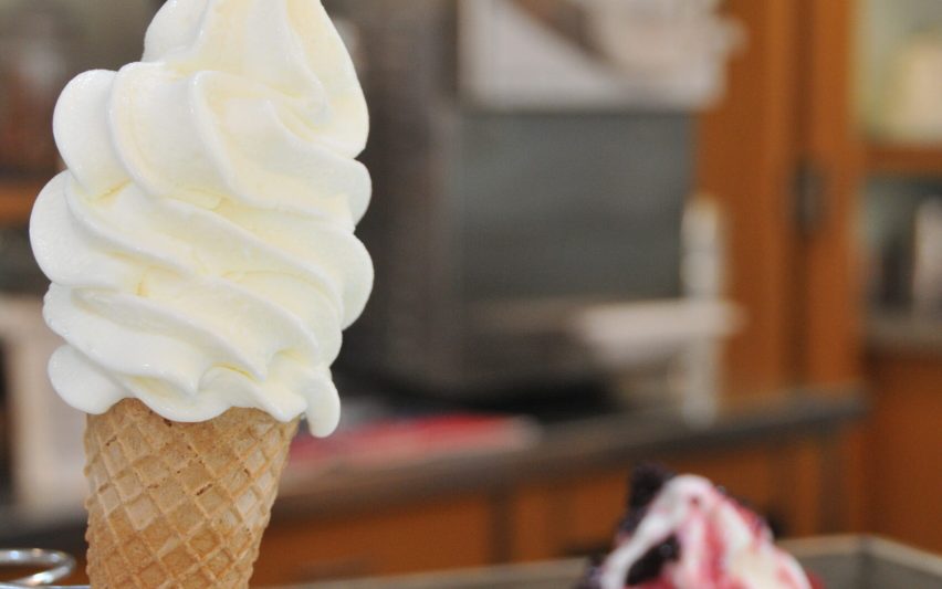 Scegliere la macchina per gelato soft più adatta alla tua attività